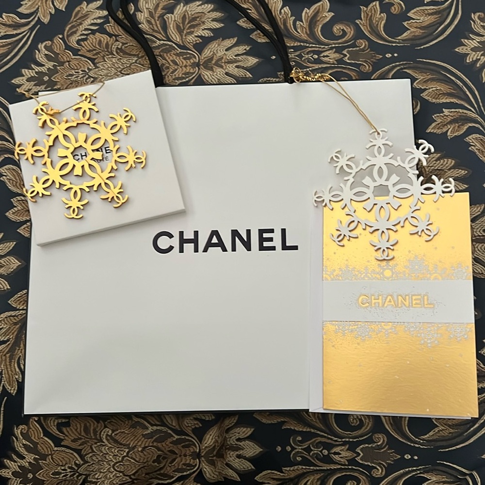 Chanel Bag with 2 ornaments and card